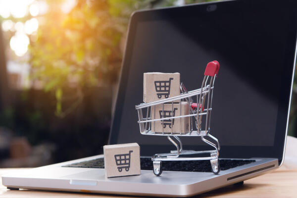 Bài học từ review giả: Những dấu hiệu để nhận biết